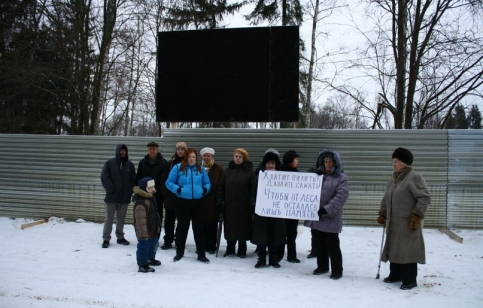 Жители пос.Селятино блокируют въезд строительной технике 