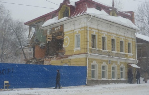 Снос исторического здания в Нижнем Новгороде. Март 2013 года.